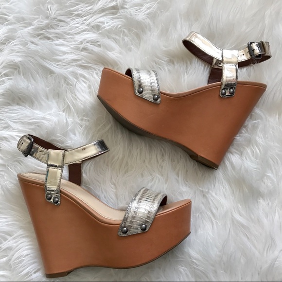 Vera Wang Shoes - VERA WANG JAMAYLA SNAKE SILVER WEDGES SANDALS 9.5